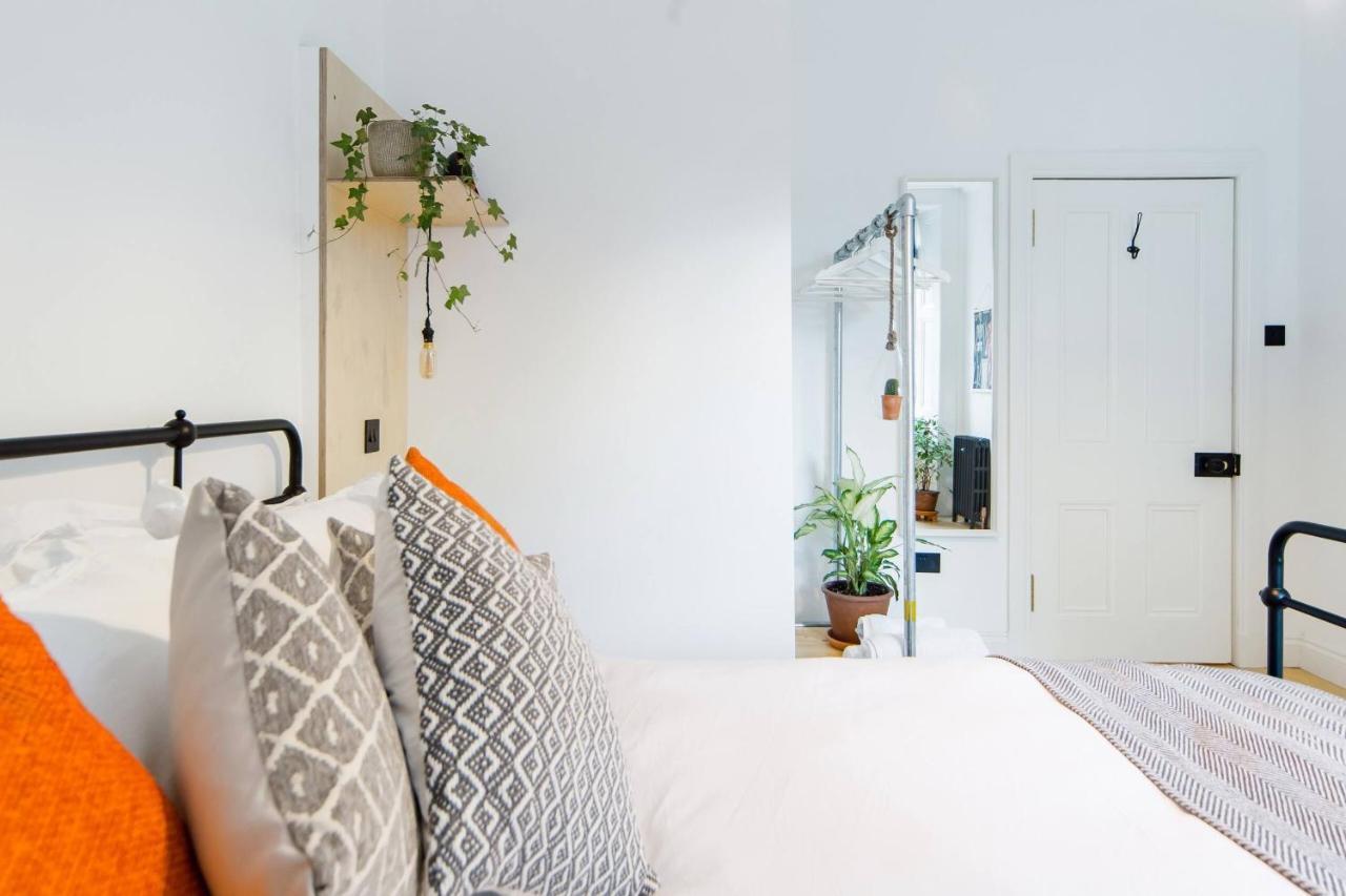 The Plywood Flat, Modern Style In A Traditional Tenement エディンバラ エクステリア 写真