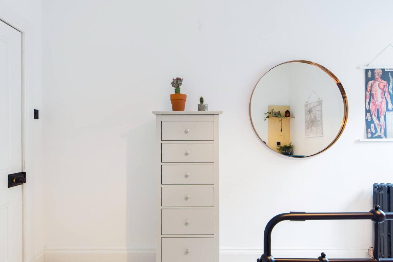 The Plywood Flat, Modern Style In A Traditional Tenement エディンバラ エクステリア 写真
