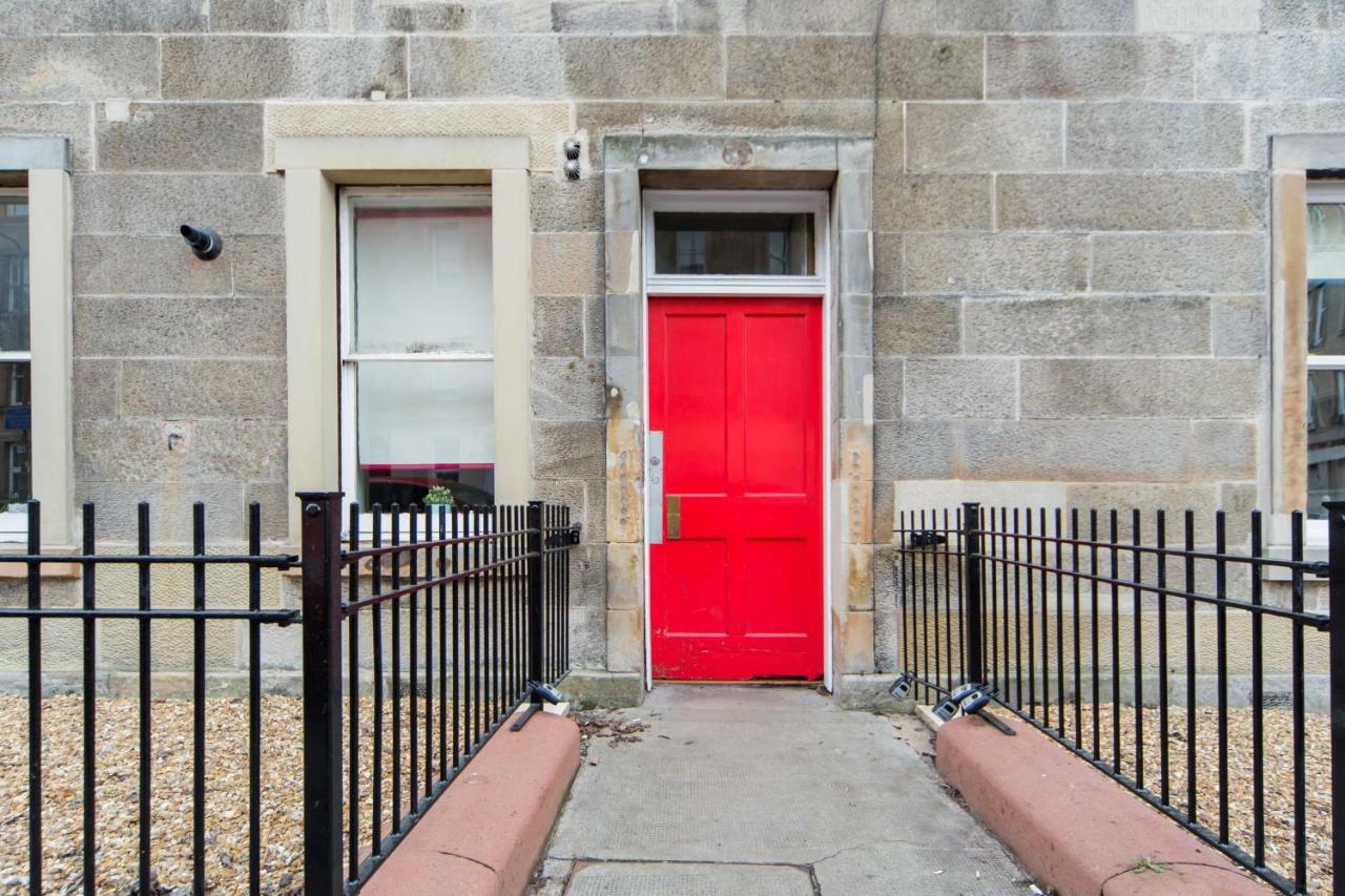The Plywood Flat, Modern Style In A Traditional Tenement エディンバラ エクステリア 写真